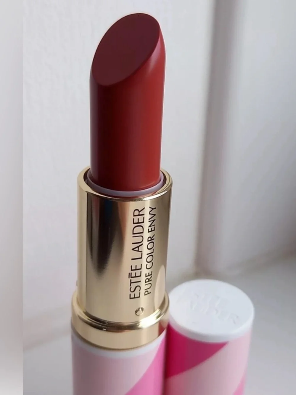 Estee Lauder Pure Color Envy Sculpting Lipstick 420 Rebellious Rose Rosey Pink